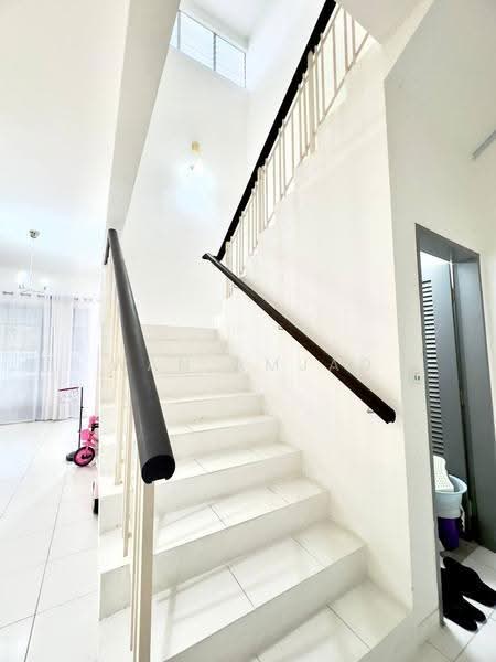 Rumah Teres 2-Tingkat untuk Dijual di Bandar Baru Enstek (Bandar Enstek) - Wan Amjad - Entrance - PropertyGuru.com.my