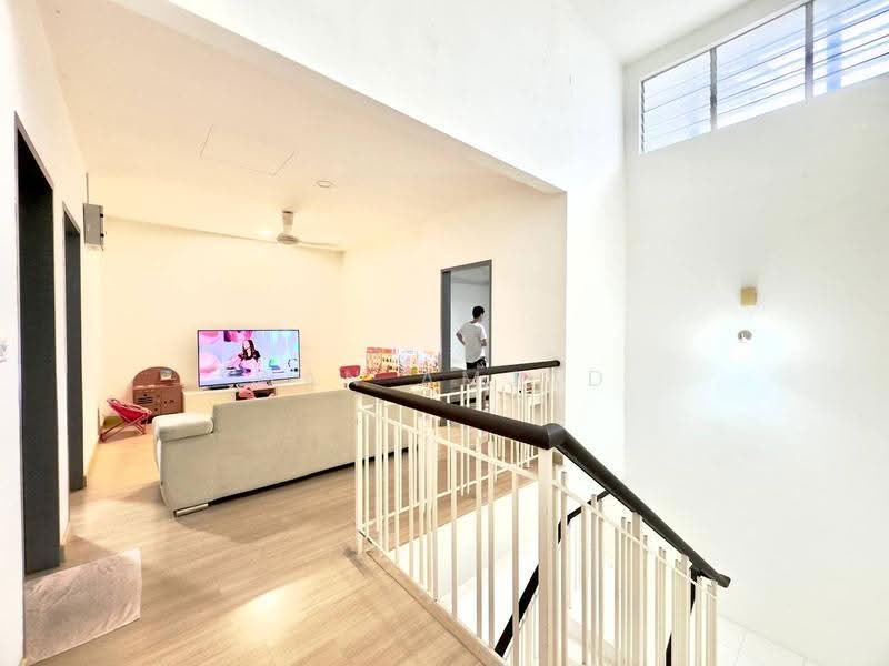 Rumah Teres 2-Tingkat untuk Dijual di Bandar Baru Enstek (Bandar Enstek) - Wan Amjad - Living Room - PropertyGuru.com.my