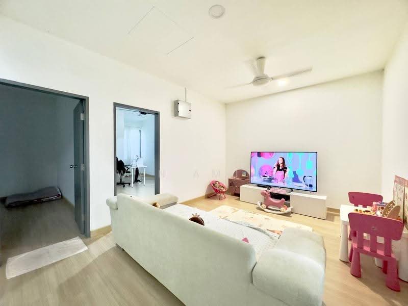 Rumah Teres 2-Tingkat untuk Dijual di Bandar Baru Enstek (Bandar Enstek) - Wan Amjad - Living Room - PropertyGuru.com.my