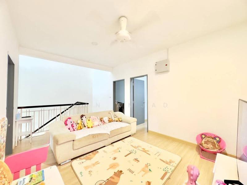 Rumah Teres 2-Tingkat untuk Dijual di Bandar Baru Enstek (Bandar Enstek) - Wan Amjad - Living Room - PropertyGuru.com.my