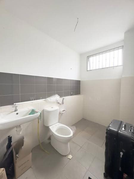 Rumah Teres 2-Tingkat untuk Dijual di Bandar Baru Enstek (Bandar Enstek) - Wan Amjad - Bathroom - PropertyGuru.com.my
