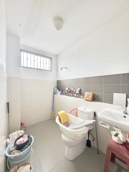 Rumah Teres 2-Tingkat untuk Dijual di Bandar Baru Enstek (Bandar Enstek) - Wan Amjad - Bathroom - PropertyGuru.com.my