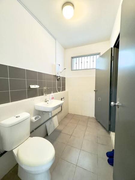 Rumah Teres 2-Tingkat untuk Dijual di Bandar Baru Enstek (Bandar Enstek) - Wan Amjad - Bathroom - PropertyGuru.com.my
