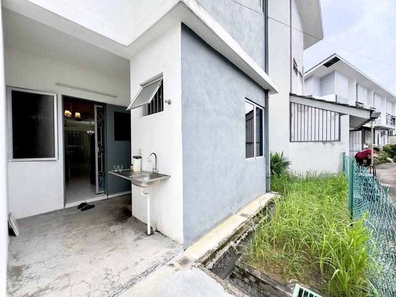 Rumah Teres 2-Tingkat untuk Dijual di Bandar Baru Enstek (Bandar Enstek) - Wan Amjad - Exterior - PropertyGuru.com.my