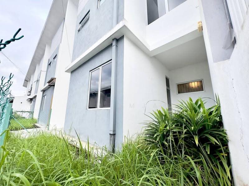 Rumah Teres 2-Tingkat untuk Dijual di Bandar Baru Enstek (Bandar Enstek) - Wan Amjad - Exterior - PropertyGuru.com.my