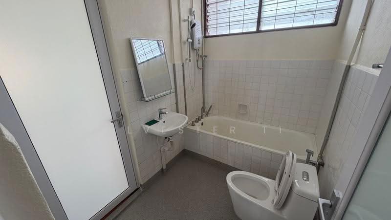 Bungalow House for Rent in Minden Heights (Gelugor) - Silvester Ti - Bathroom - PropertyGuru.com.my