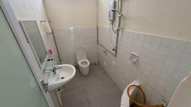 Bungalow House for Rent in Minden Heights (Gelugor) - Silvester Ti - Bathroom - PropertyGuru.com.my