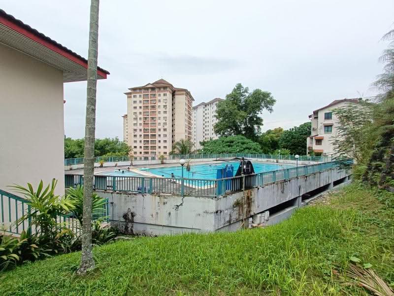 Kondominium untuk Dijual di Sri Ayu - Azli Ibrahim - Pool - PropertyGuru.com.my
