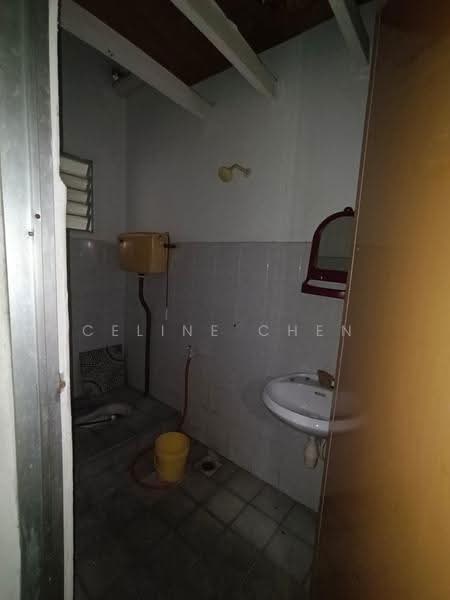 Shop / Office for Rent in Taman Merdeka (Batu Berendam) - Celine Chen - Bathroom - PropertyGuru.com.my