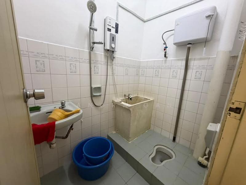 Rumah Teres 2-Tingkat untuk Disewa di Permas Jaya (Johor) - Sandra Gan - Bathroom - PropertyGuru.com.my