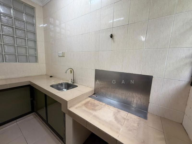 Rumah Teres 2-Tingkat untuk Disewa di Permas Jaya (Johor) - Sandra Gan - Kitchen - PropertyGuru.com.my