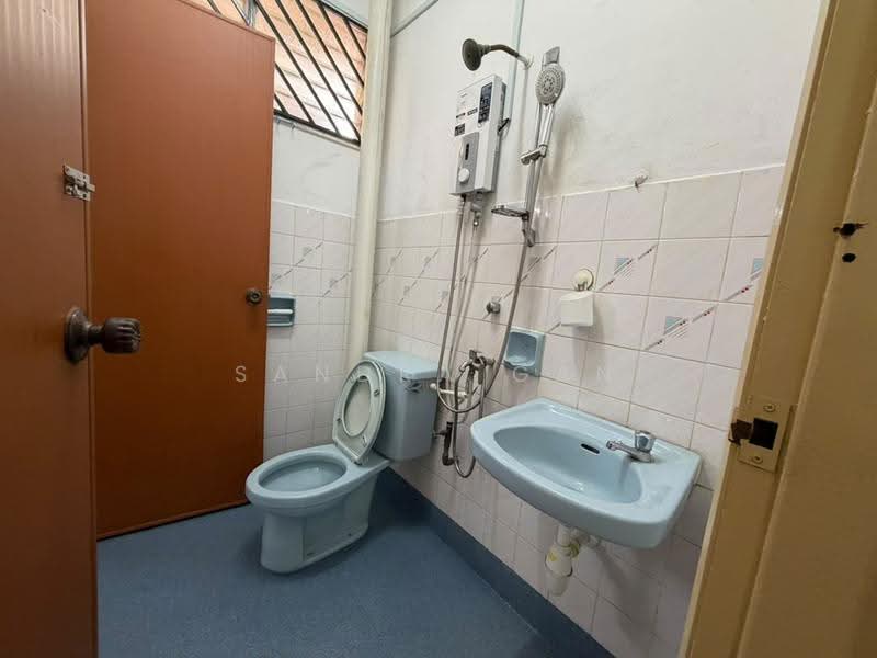 Rumah Teres 2-Tingkat untuk Disewa di Permas Jaya (Johor) - Sandra Gan - Bathroom - PropertyGuru.com.my