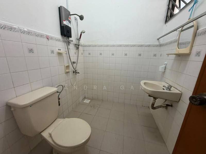 Rumah Teres 2-Tingkat untuk Disewa di Permas Jaya (Johor) - Sandra Gan - Bathroom - PropertyGuru.com.my