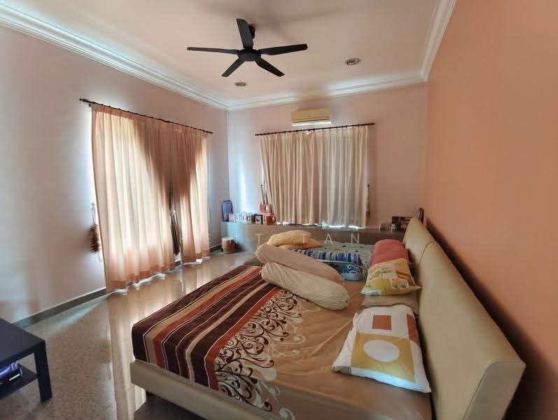 Bungalow House for Sale in Taman Equine (Seri Kembangan) - Kent Tan - Bedroom - PropertyGuru.com.my