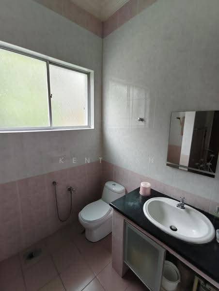 Bungalow House for Sale in Taman Equine (Seri Kembangan) - Kent Tan - Bathroom - PropertyGuru.com.my