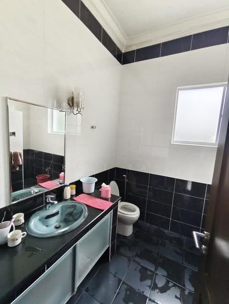Bungalow House for Sale in Taman Equine (Seri Kembangan) - Kent Tan - Bathroom - PropertyGuru.com.my