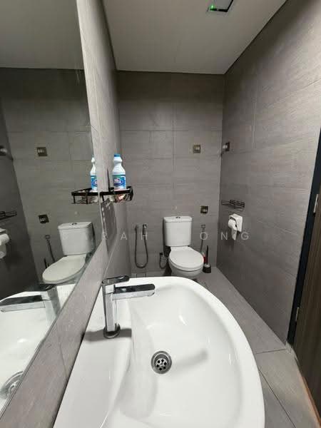 Service Residence for Rent at Lakeview Suites @ Edumetro - Sarah Wong - Bathroom - PropertyGuru.com.my