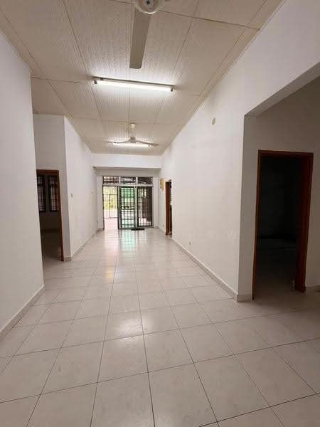 Rumah Teres 1-Tingkat untuk Dijual di Taman Bestari Indah (Ulu Tiram) - Alan Chew - Corridor - PropertyGuru.com.my