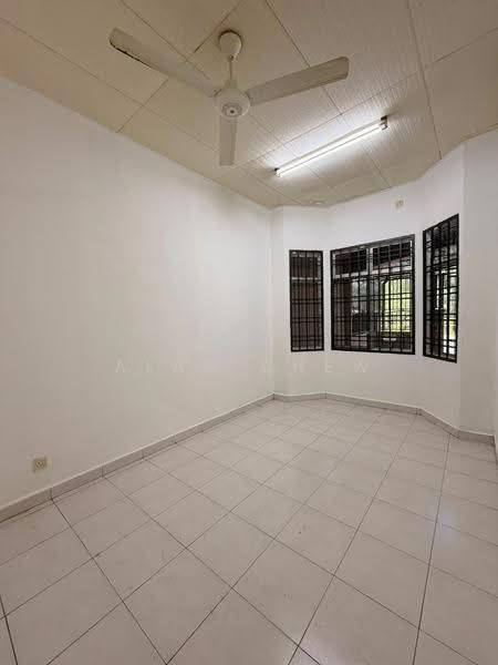 Rumah Teres 1-Tingkat untuk Dijual di Taman Bestari Indah (Ulu Tiram) - Alan Chew - Living Room - PropertyGuru.com.my