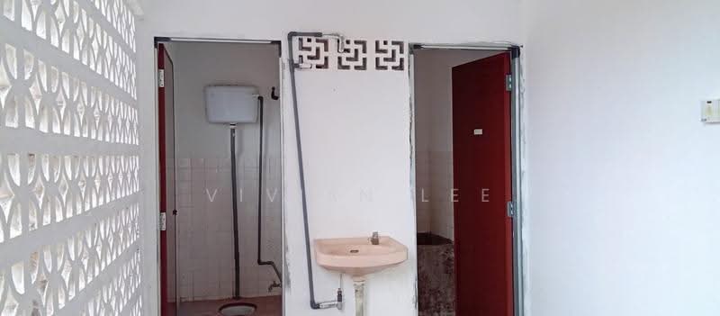 Shop for Sale in Port Dickson (Negeri Sembilan) - Vivian Lee - Bathroom - PropertyGuru.com.my