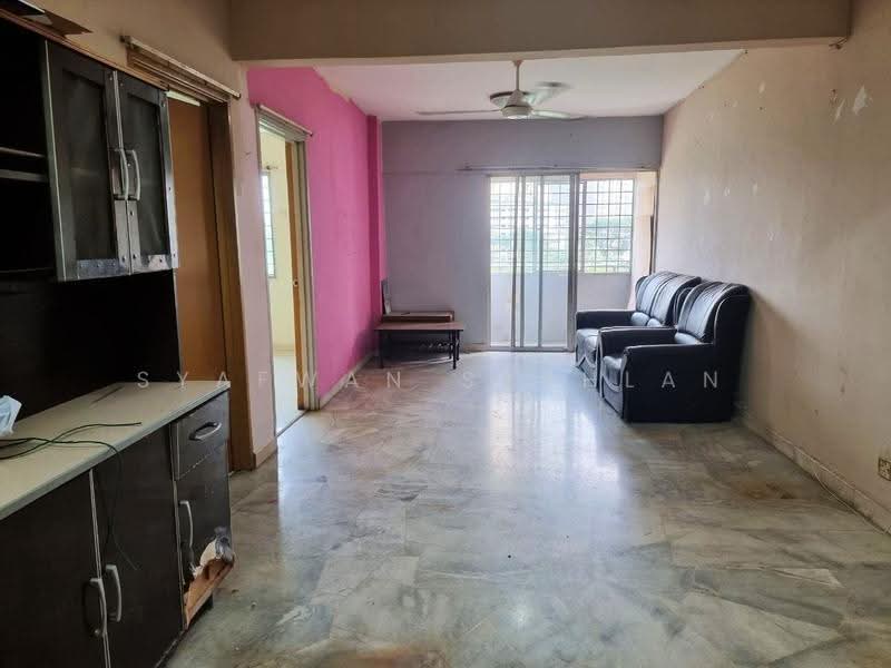 Pangsapuri untuk Dijual di Iris Apartment - Syafwan Syahlan - Living Room - PropertyGuru.com.my