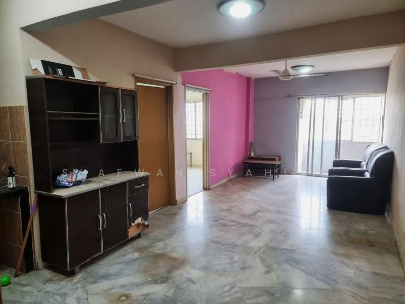 Pangsapuri untuk Dijual di Iris Apartment - Syafwan Syahlan - Living Room - PropertyGuru.com.my