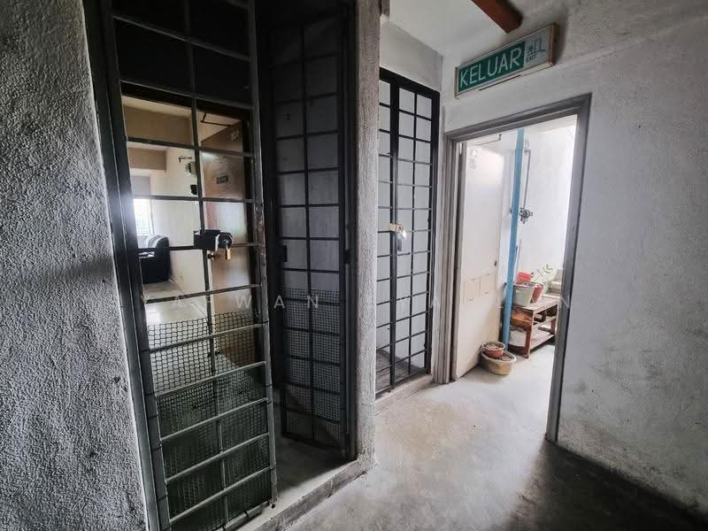 Pangsapuri untuk Dijual di Iris Apartment - Syafwan Syahlan - Entrance - PropertyGuru.com.my
