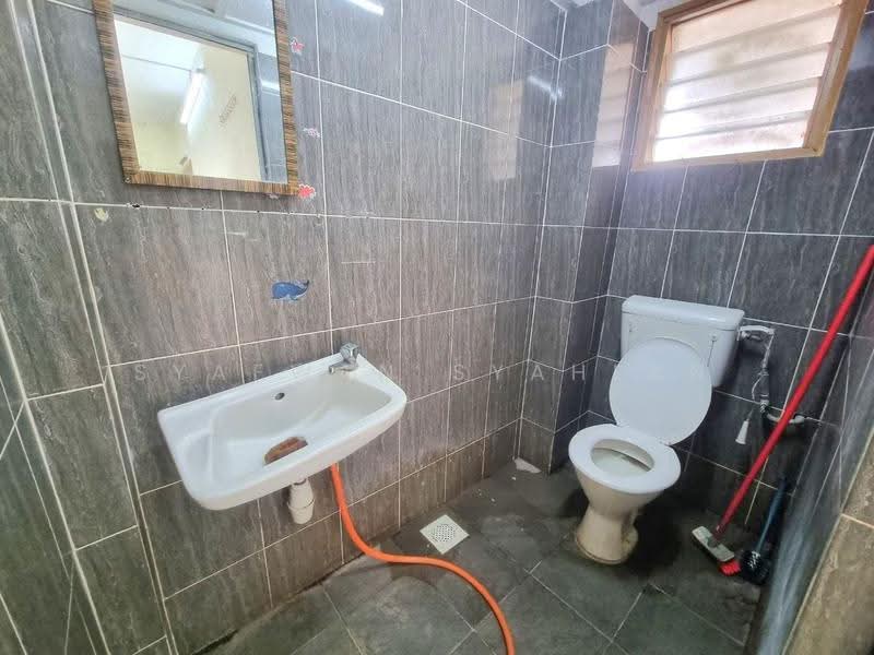 Pangsapuri untuk Dijual di Iris Apartment - Syafwan Syahlan - Bathroom - PropertyGuru.com.my
