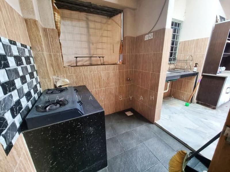 Pangsapuri untuk Dijual di Iris Apartment - Syafwan Syahlan - Kitchen - PropertyGuru.com.my