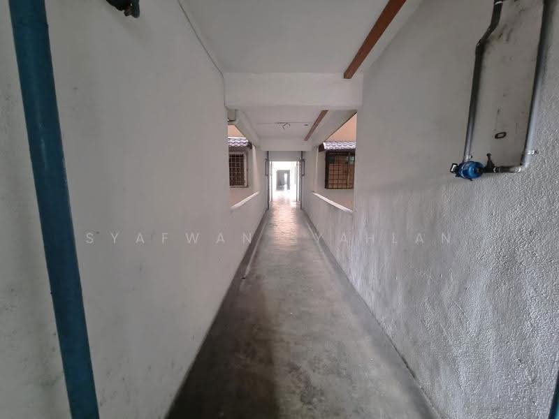 Pangsapuri untuk Dijual di Iris Apartment - Syafwan Syahlan - Corridor - PropertyGuru.com.my