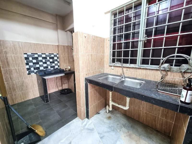 Pangsapuri untuk Dijual di Iris Apartment - Syafwan Syahlan - Kitchen - PropertyGuru.com.my
