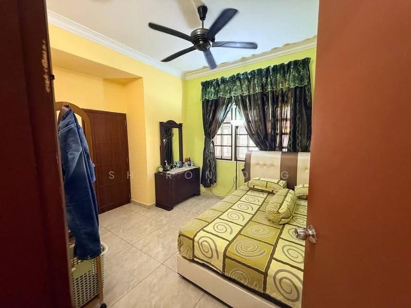 Rumah Teres 2-Tingkat untuk Dijual di Taman Daya (Johor Bahru) - Sharon Ong - Bedroom - PropertyGuru.com.my