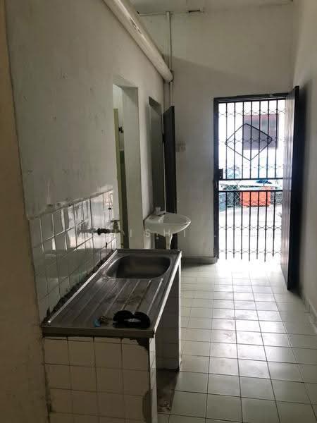 Rumah Teres 1-Tingkat untuk Dijual di Taman Ungku Tun Aminah (Skudai) - Shishi . - Kitchen - PropertyGuru.com.my