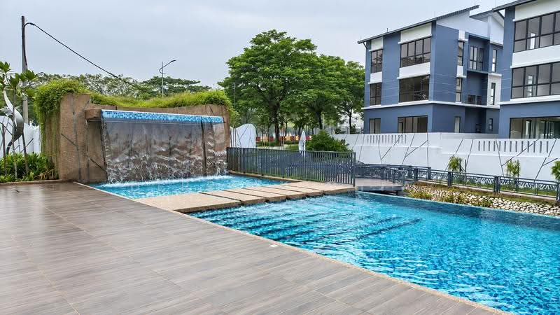 Bungalow House for Sale in Kwasa Damansara (Sungai Buloh) - Derrick Chia - Exterior - PropertyGuru.com.my