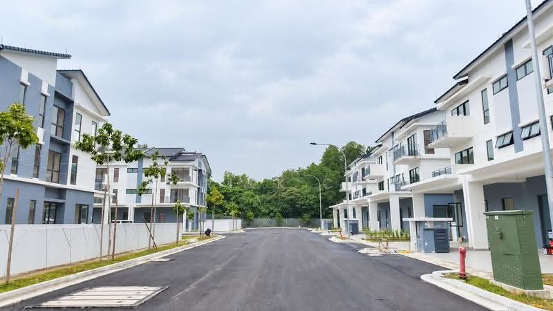 Bungalow House for Sale in Kwasa Damansara (Sungai Buloh) - Derrick Chia - Exterior - PropertyGuru.com.my