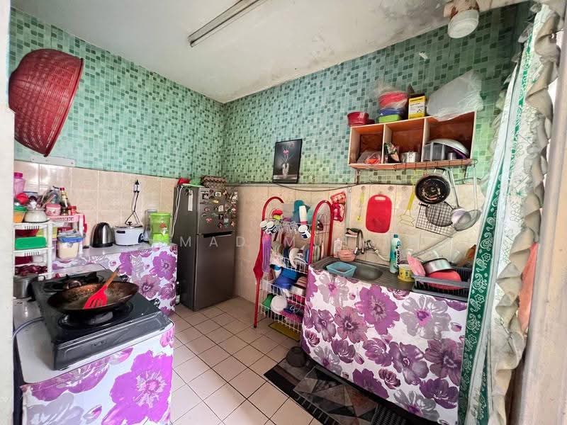 Flat for Sale at Azalea Court - Ahmad Muslim - Kitchen - PropertyGuru.com.my