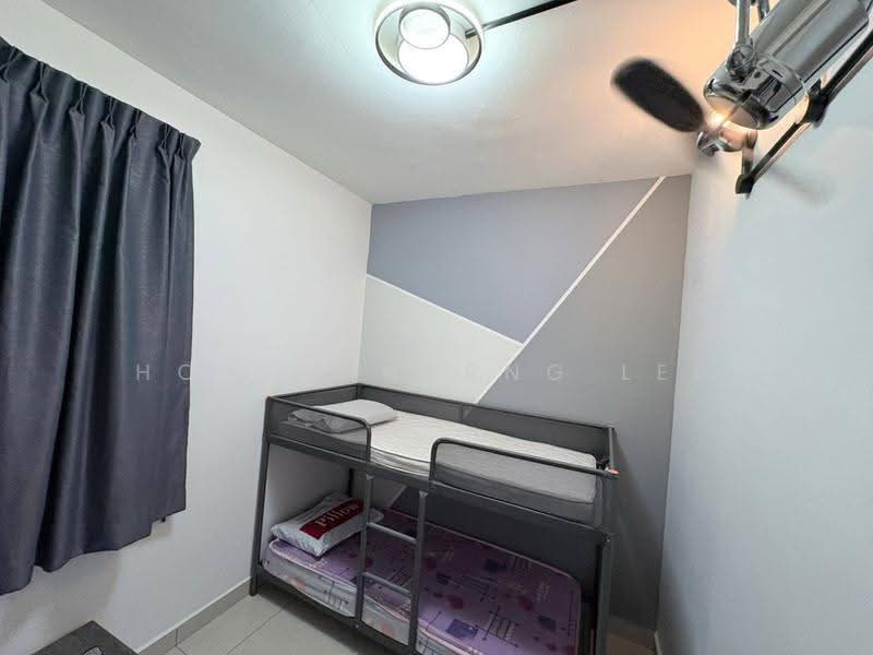 Kediaman Servis untuk Dijual di Twin Danga Residence - Hong Charng Lee - Bedroom - PropertyGuru.com.my