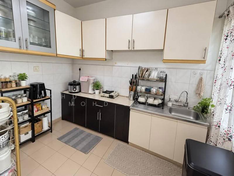 Apartment for Sale at Residensi Warnasari 1 - Mohd Hazlan bin Mohd Sopi - Kitchen - PropertyGuru.com.my