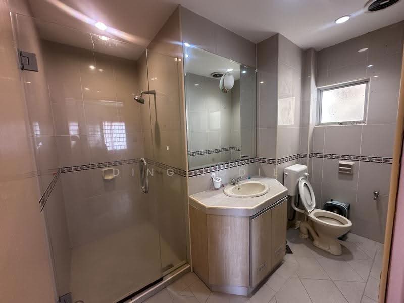 Kondominium untuk Dijual di Tasek Mewah - Ding Jodie - Master bedroom bathroom - PropertyGuru.com.my