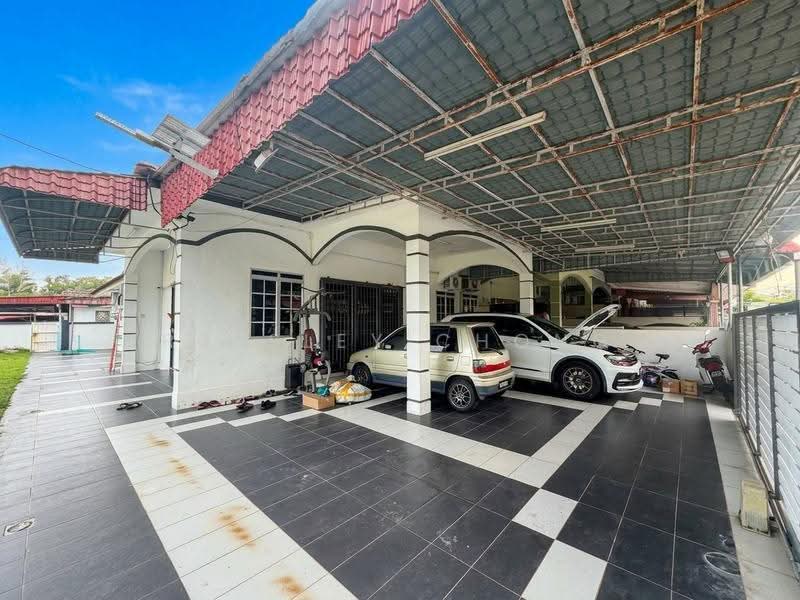 Rumah Teres 1-Tingkat untuk Dijual di Taman Sejahtera (Kampar) - Presley Chong - Car Porch - PropertyGuru.com.my