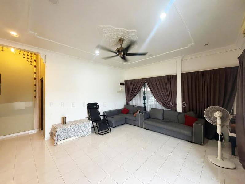 Rumah Teres 1-Tingkat untuk Dijual di Taman Sejahtera (Kampar) - Presley Chong - Living Room - PropertyGuru.com.my