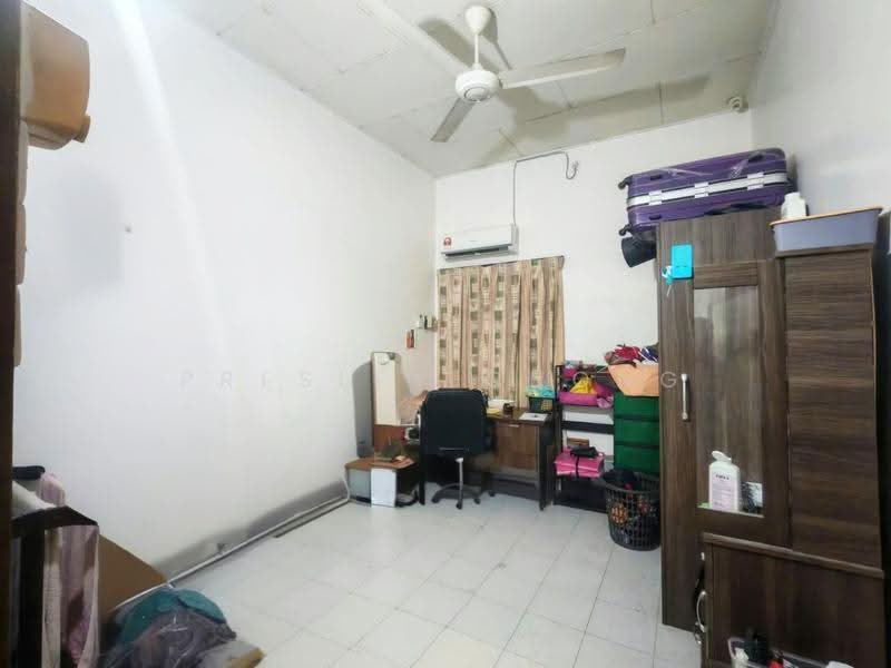 Rumah Teres 1-Tingkat untuk Dijual di Taman Sejahtera (Kampar) - Presley Chong - Bedroom 1 - PropertyGuru.com.my