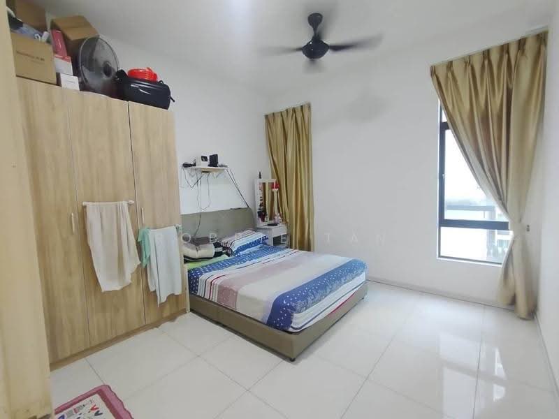 Kediaman Servis untuk Dijual di D'Summit Residences - Robbie Tan - Bedroom - PropertyGuru.com.my