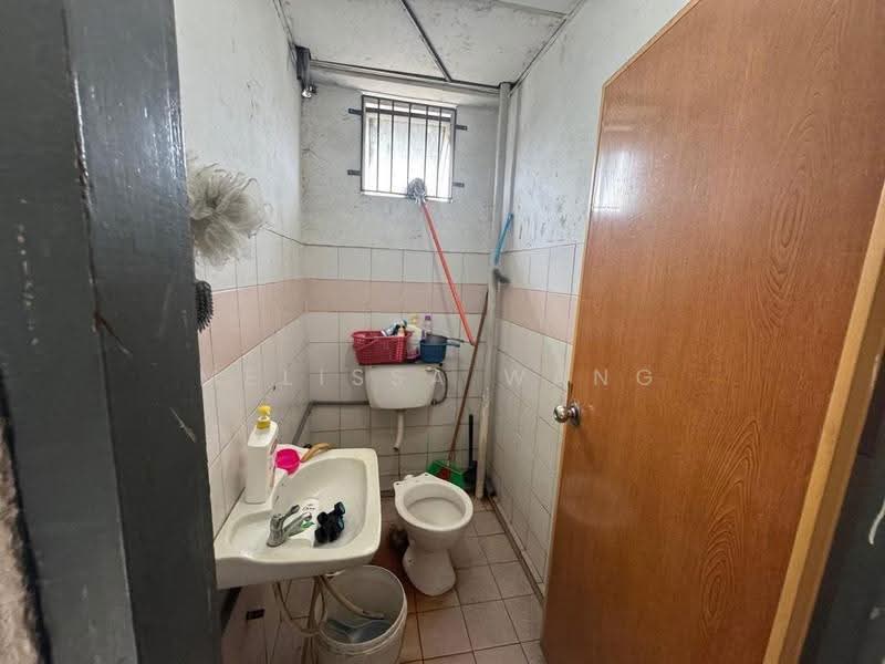 Warehouse for Sale in Kian Yap Industrial Estate (Kota Kinabalu) - Melissa Wang - Bathroom - PropertyGuru.com.my