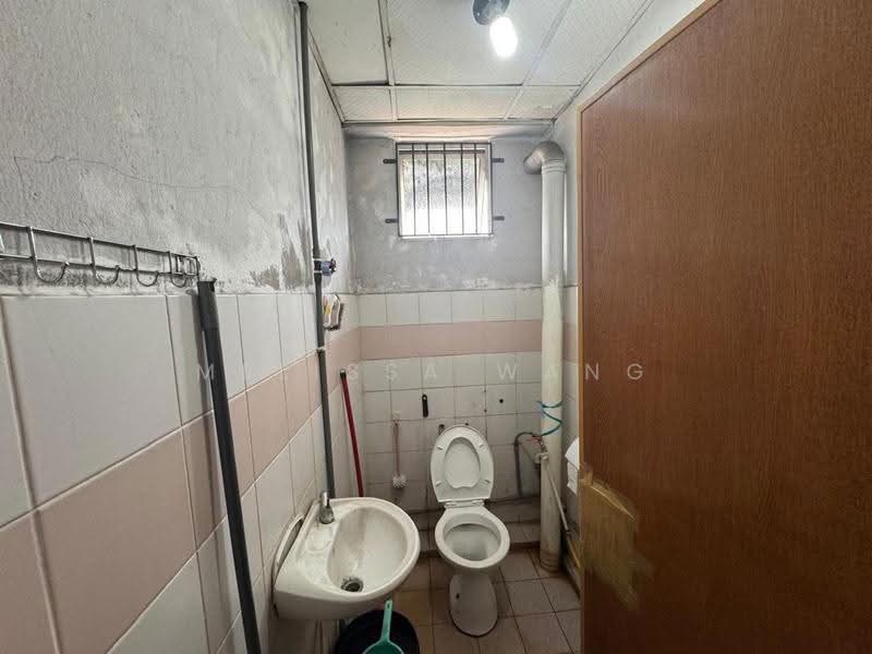Warehouse for Sale in Kian Yap Industrial Estate (Kota Kinabalu) - Melissa Wang - Bathroom - PropertyGuru.com.my