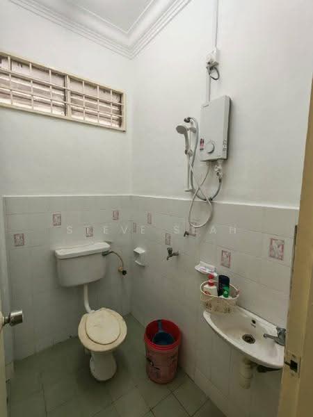 Terraced House for Rent in Taman Bukit Kempas (Tampoi) - Steve Seah - Bathroom - PropertyGuru.com.my