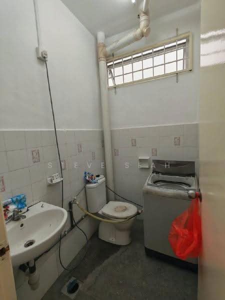 Terraced House for Rent in Taman Bukit Kempas (Tampoi) - Steve Seah - Bathroom - PropertyGuru.com.my