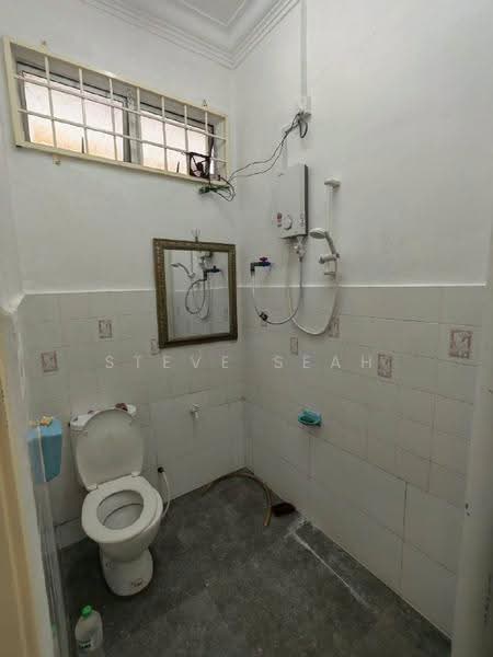 Terraced House for Rent in Taman Bukit Kempas (Tampoi) - Steve Seah - Bathroom - PropertyGuru.com.my