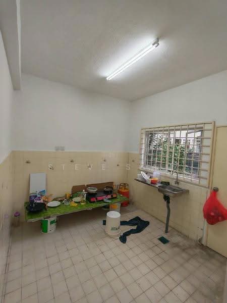 Terraced House for Rent in Taman Bukit Kempas (Tampoi) - Steve Seah - Kitchen - PropertyGuru.com.my
