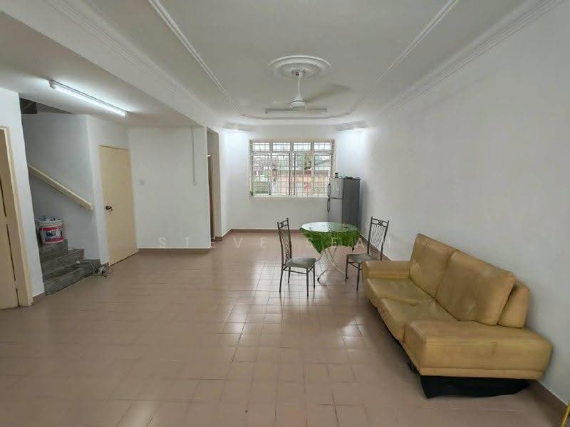 Terraced House for Rent in Taman Bukit Kempas (Tampoi) - Steve Seah - Living Room - PropertyGuru.com.my